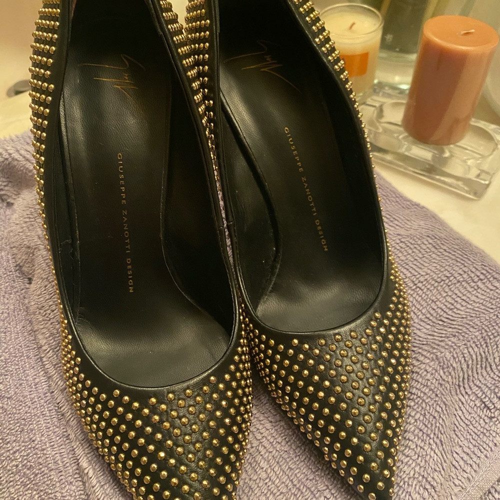 These Stud Giuseppe Pumps heels.. Are absolutely stunning.